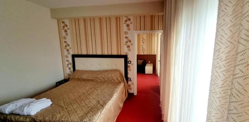 Hotel Bluebell Ohrid Bagian luar foto