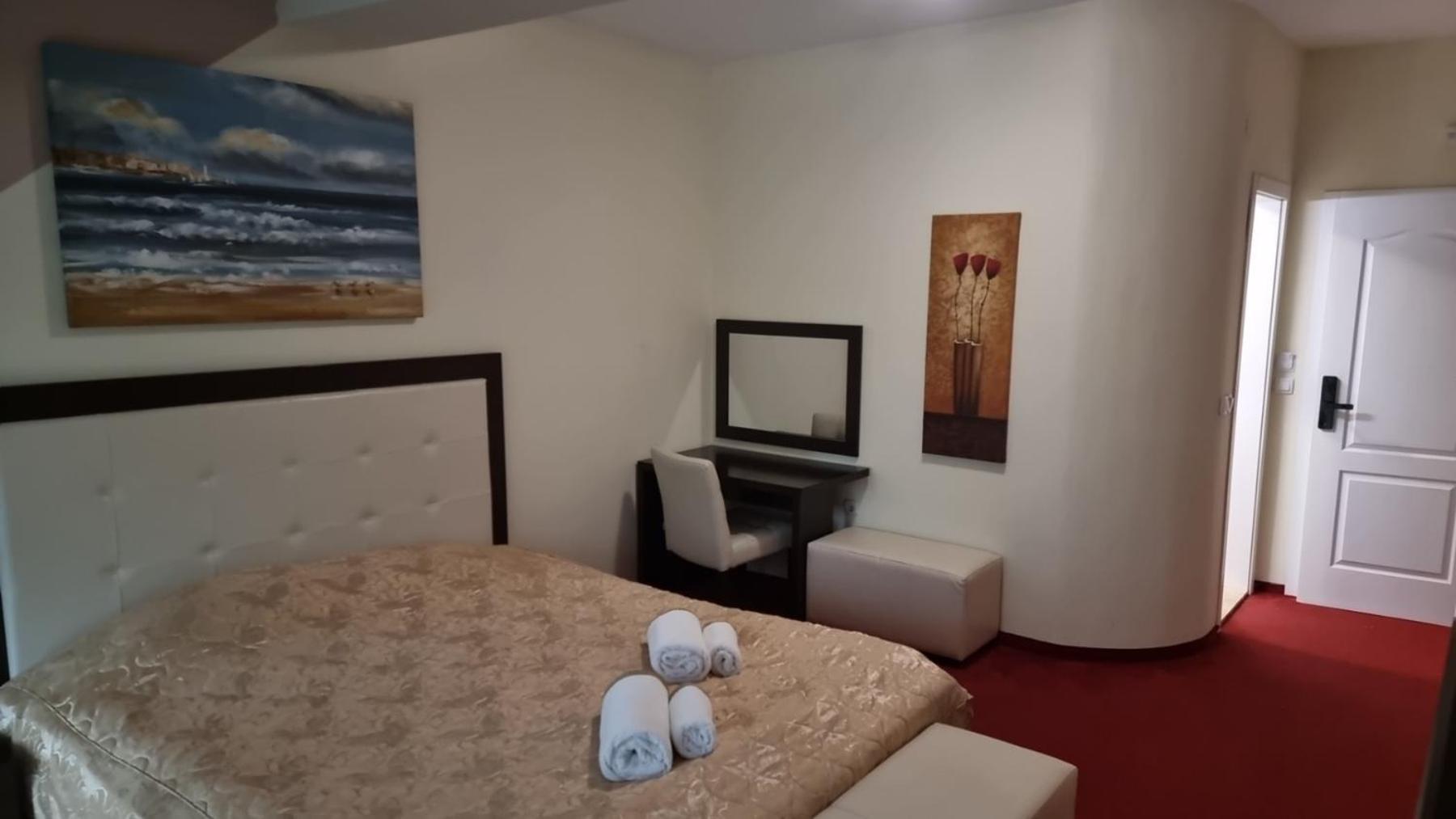 Hotel Bluebell Ohrid Bagian luar foto