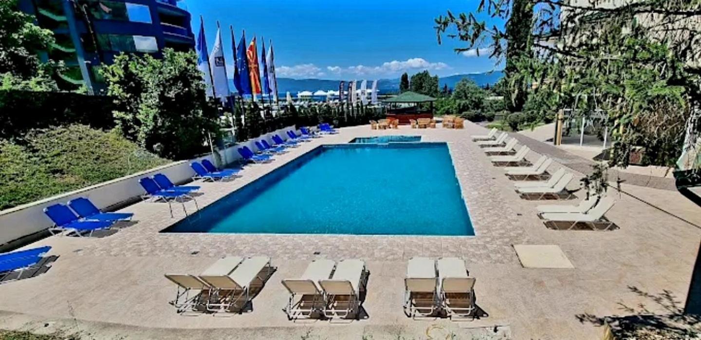 Hotel Bluebell Ohrid Bagian luar foto