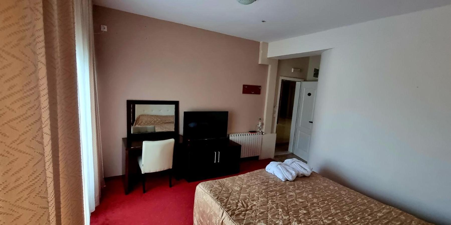 Hotel Bluebell Ohrid Bagian luar foto