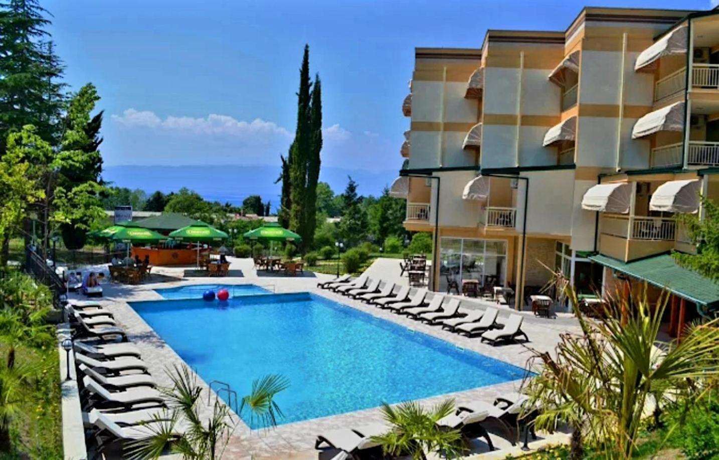 Hotel Bluebell Ohrid Bagian luar foto